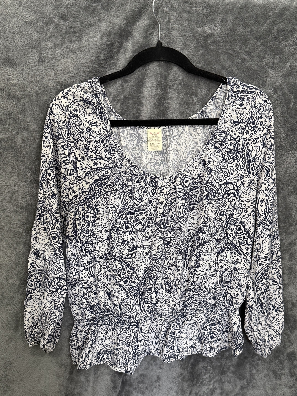 Faded Glory White and Navy Paisley V-Neck Blouse